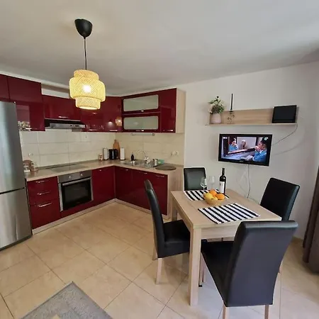 Cozy Mimi In The Center Of Σπλιτ